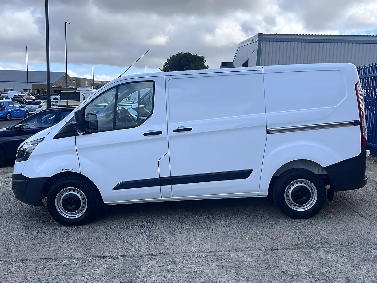 Used 2018 Ford Transit Custom 310 L1H1 Frozen White - Interior and Exterior details 9