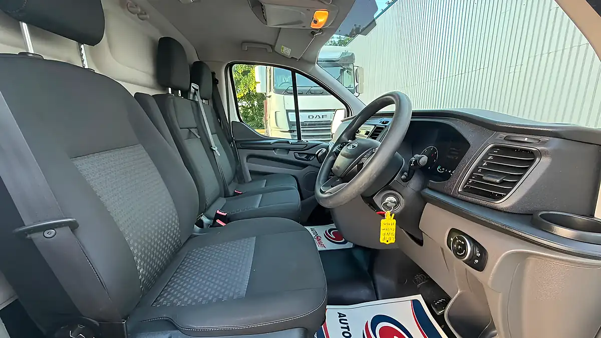 Used 2018 Ford Transit Custom 320 L1 H1 Twin Door White - Interior and Exterior details 16