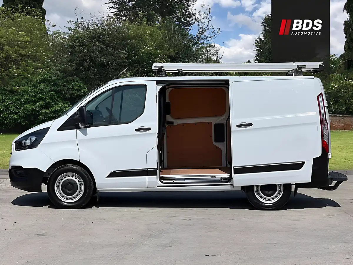 Used 2018 Ford Transit Custom 320 L1 H1 Twin Sliding Side Doors White - Interior and Exterior details 12