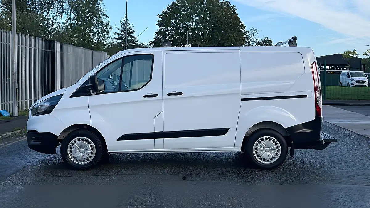 Used 2018 Ford Transit Custom L1 H1 Twin Door White - Interior and Exterior details 12