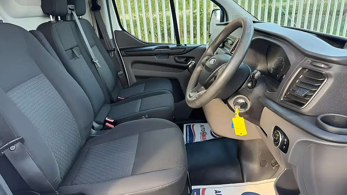 Used 2018 Ford Transit Custom L1 H1 Twin Door White - Interior and Exterior details 15
