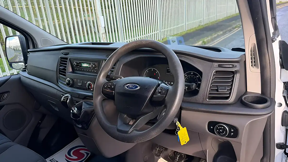 Used 2018 Ford Transit Custom L1 H1 Twin Door White - Interior and Exterior details 17
