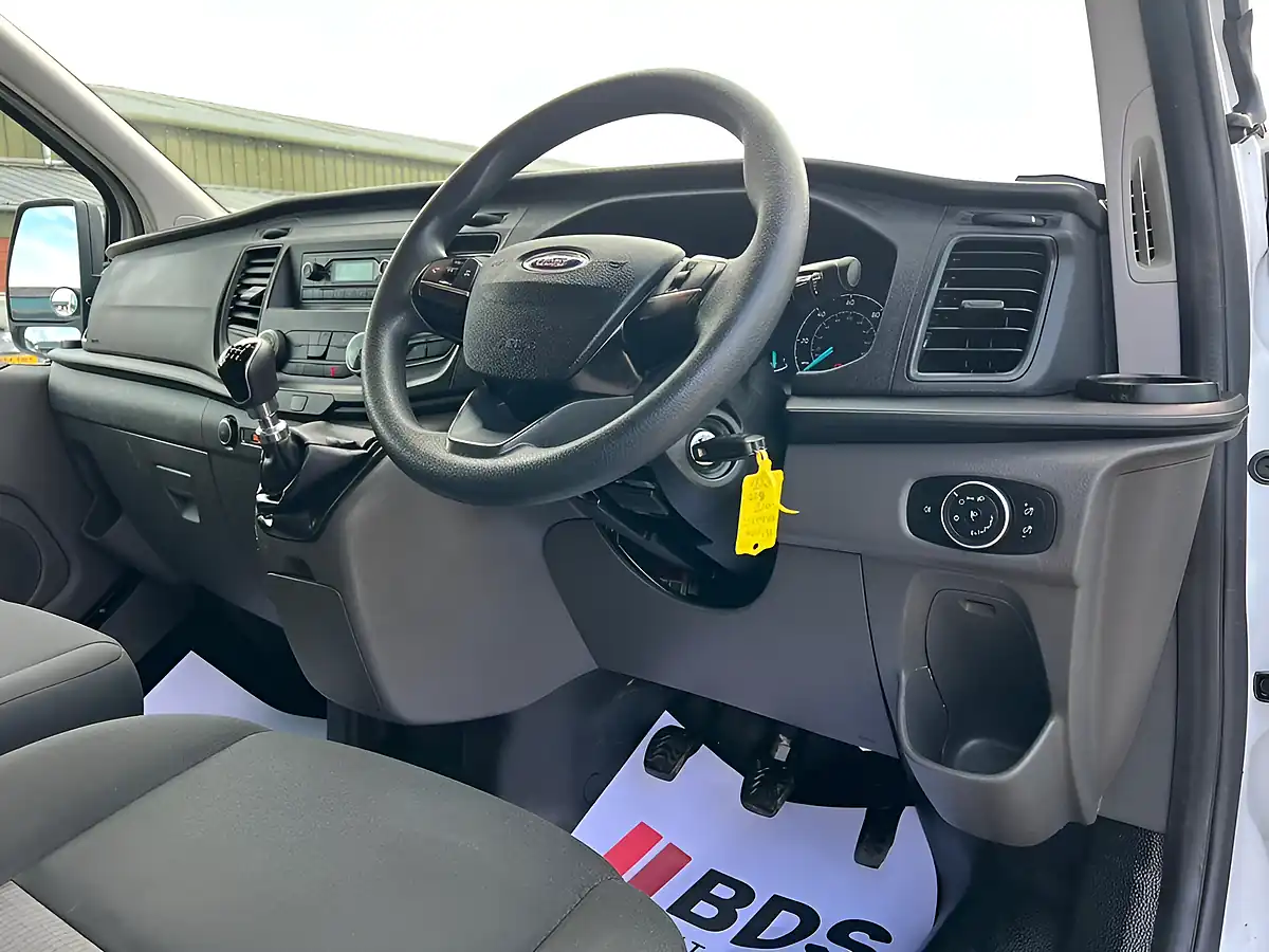 Used 2018 Ford Transit Custom L1 H1 Twin Sliding Door White - Interior and Exterior details 15
