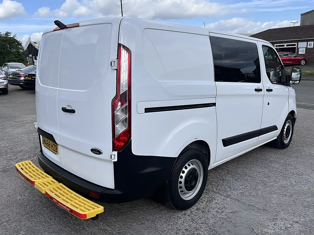 Used 2018 Ford Transit Custom L1H1 Frozen White - Interior and Exterior details 7