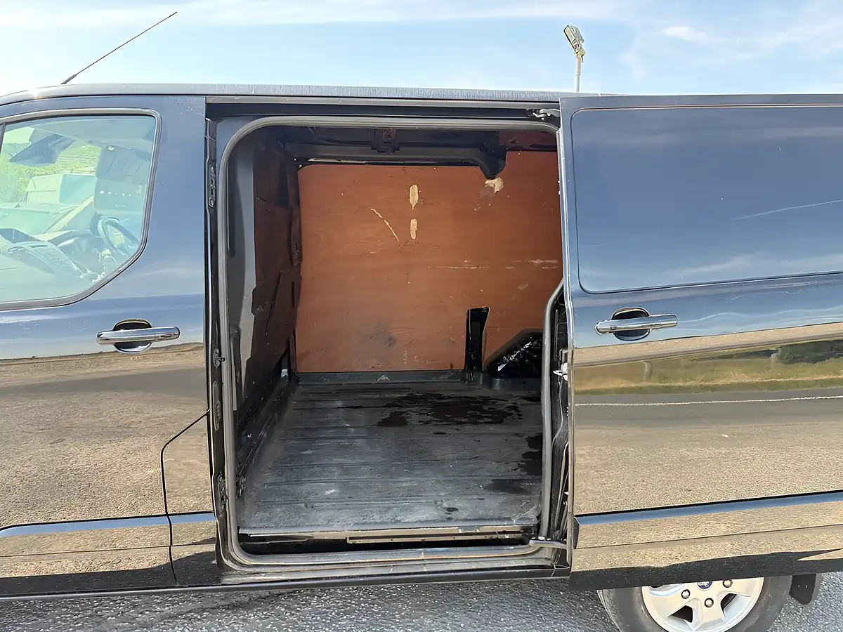 Used 2018 Ford Transit Custom Limited Black - Interior and Exterior details 11