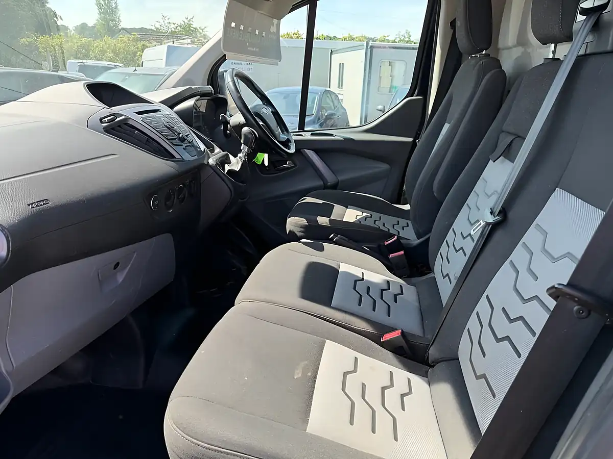 Used 2018 Ford Transit Custom Limited Black - Interior and Exterior details 13