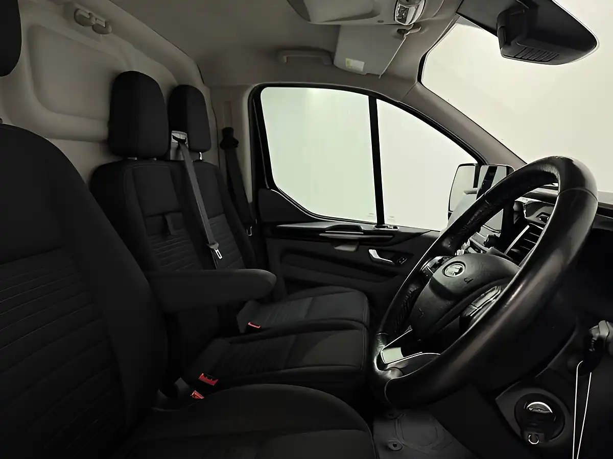 Used 2018 Ford Transit Custom Limited Black - Interior and Exterior details 10