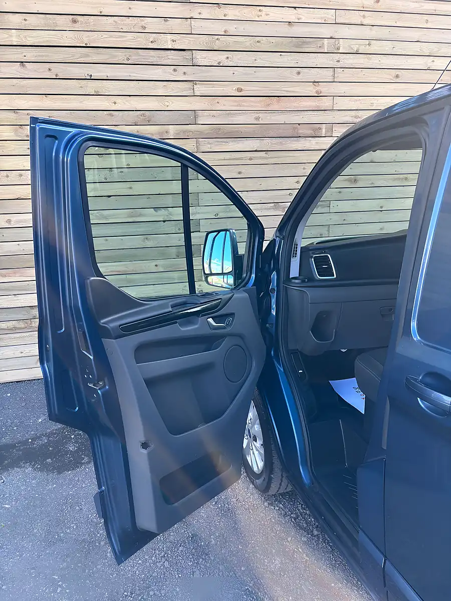 Used 2018 Ford Transit Custom Limited Blue - Interior and Exterior details 17