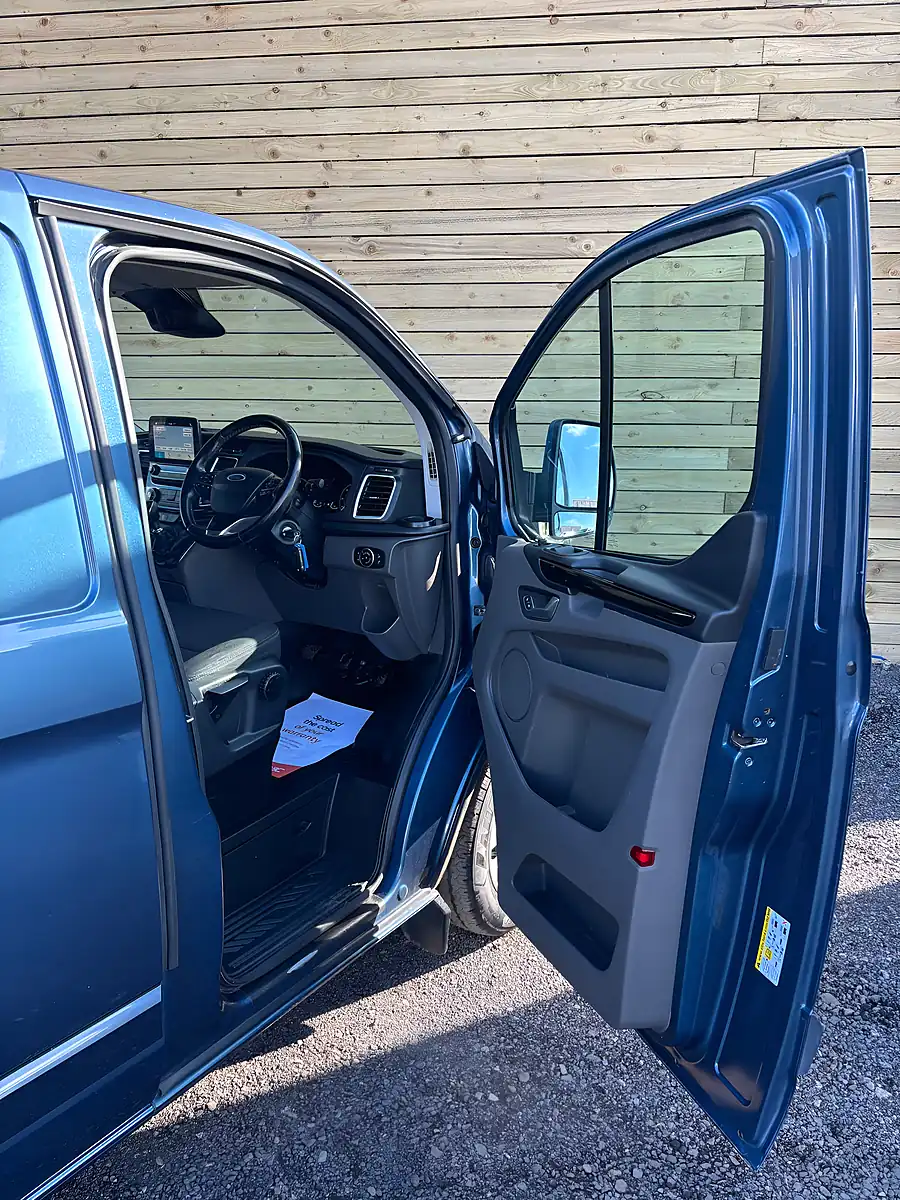 Used 2018 Ford Transit Custom Limited Blue - Interior and Exterior details 9