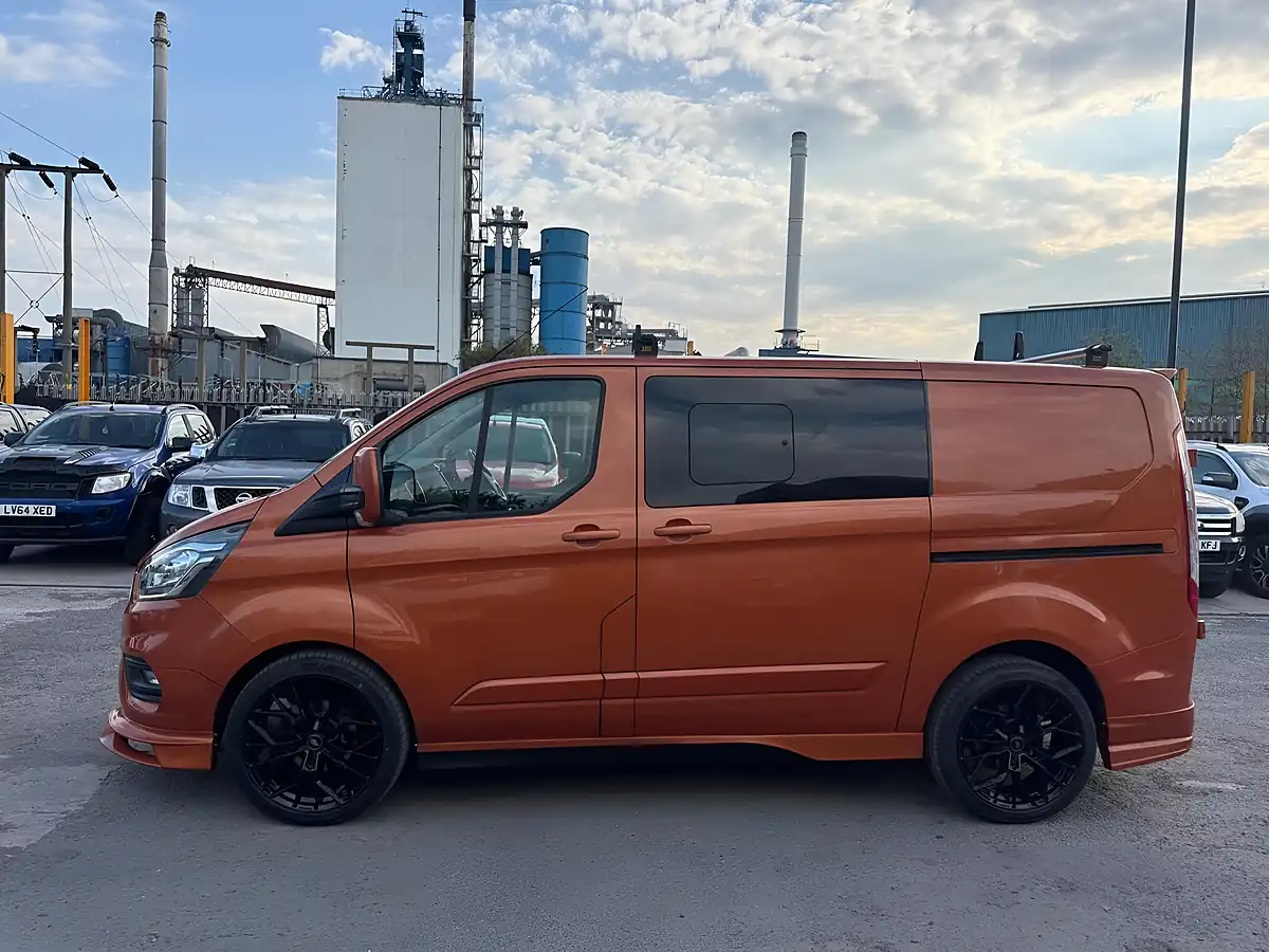 Used 2018 Ford Transit Custom Limited Crew Van Orange - Interior and Exterior details 4