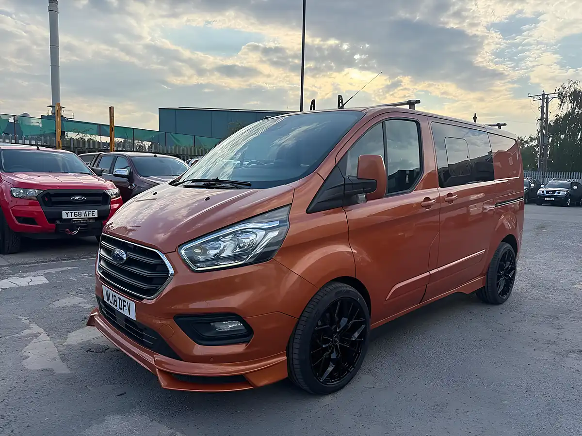 Used 2018 Ford Transit Custom Limited Crew Van Orange - Interior and Exterior details 7