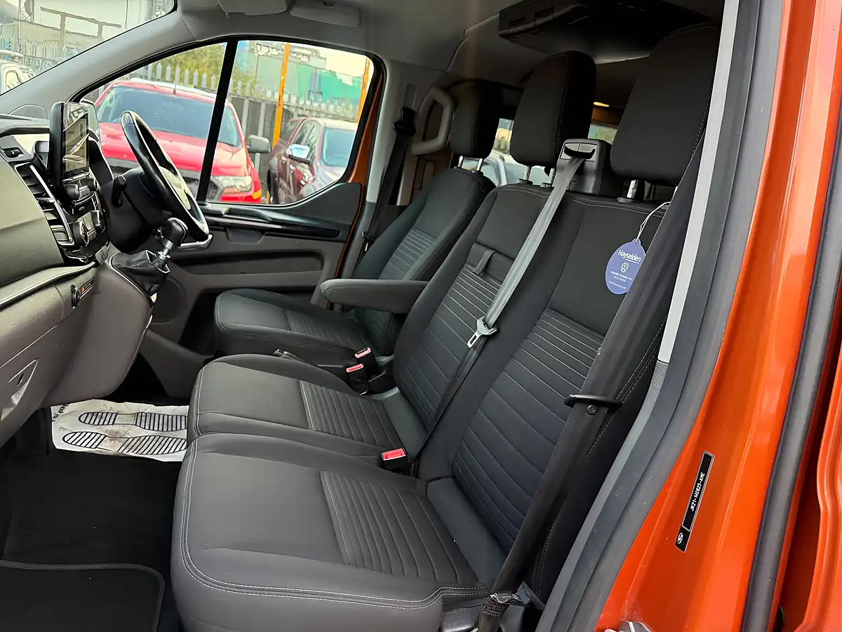 Used 2018 Ford Transit Custom Limited Crew Van Orange - Interior and Exterior details 8
