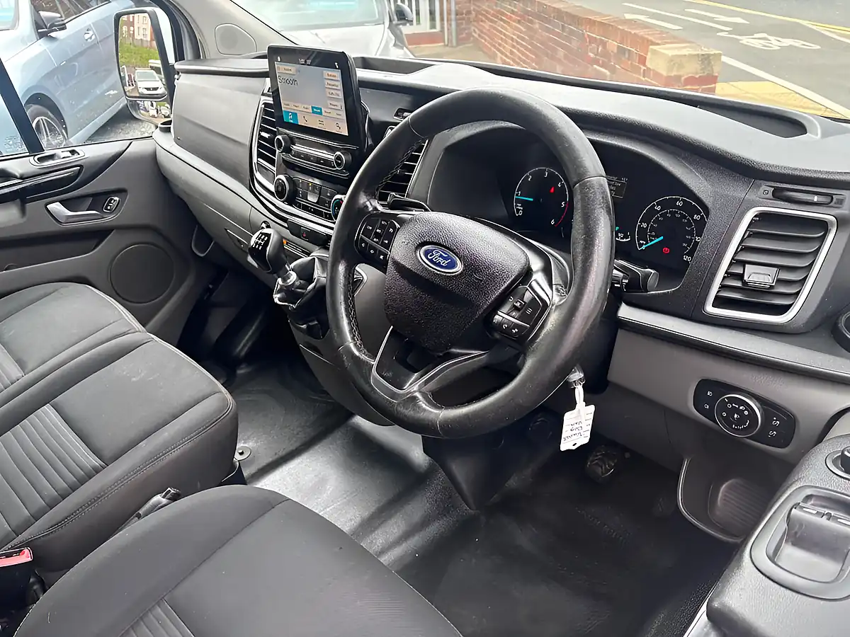 Used 2018 Ford Transit Custom Limited L1 H1 White - Interior and Exterior details 8