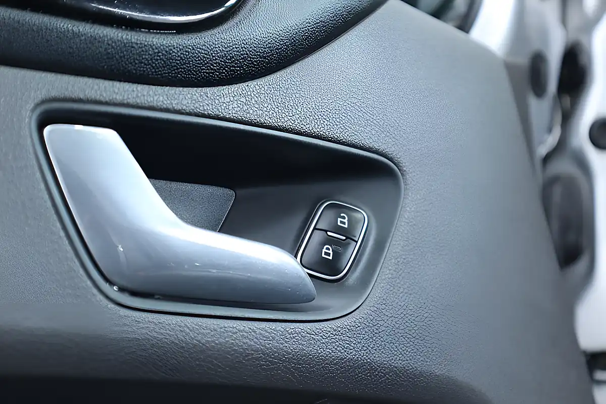 Used 2018 Ford Transit Custom Limited Silver - Interior and Exterior details 14