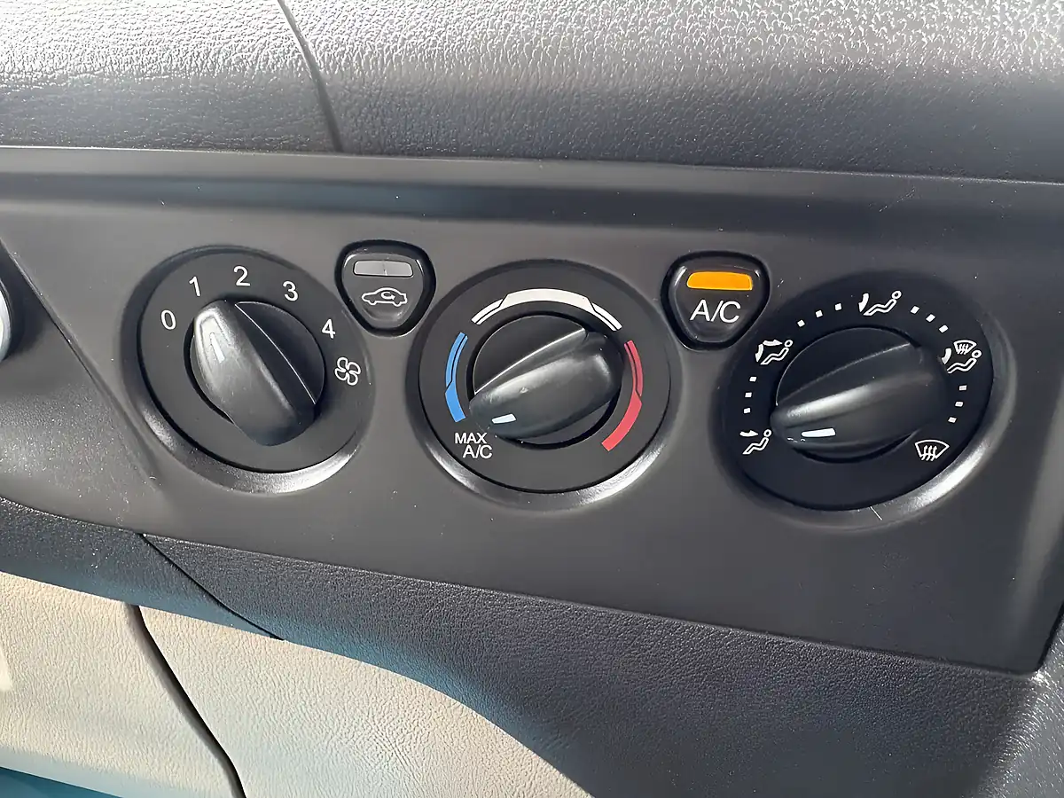 Used 2018 Ford Transit Custom Limited Silver - Interior and Exterior details 16