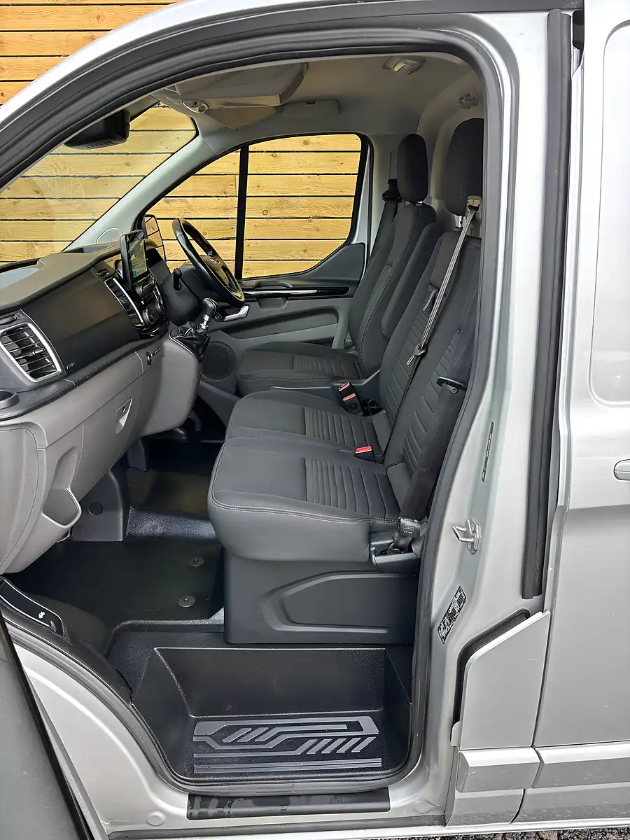 Used 2018 Ford Transit Custom Limited Silver - Interior and Exterior details 16
