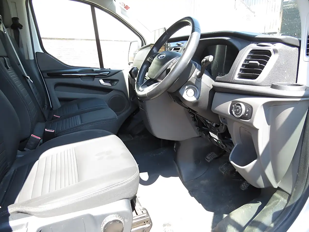 Used 2018 Ford Transit Custom Limited White - Interior and Exterior details 3