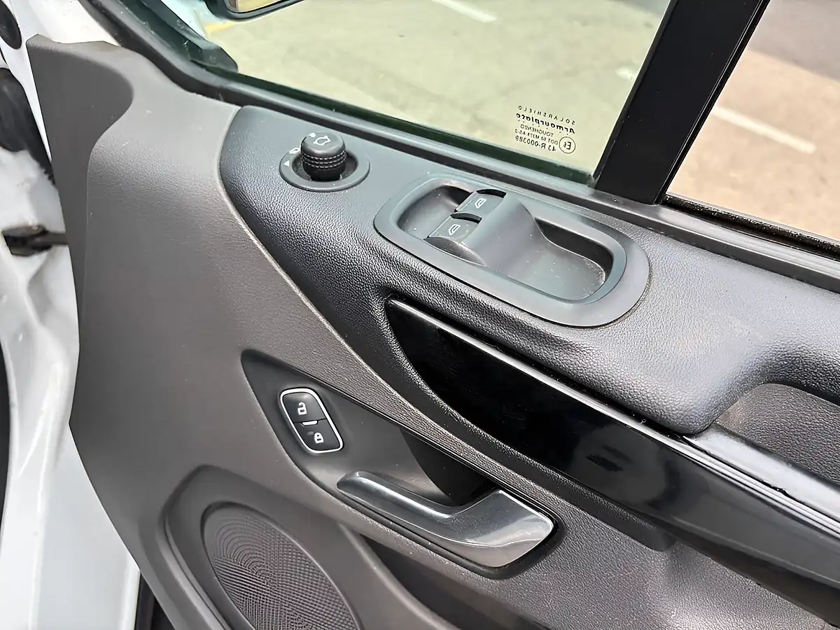 Used 2018 Ford Transit Custom Limited White - Interior and Exterior details 13