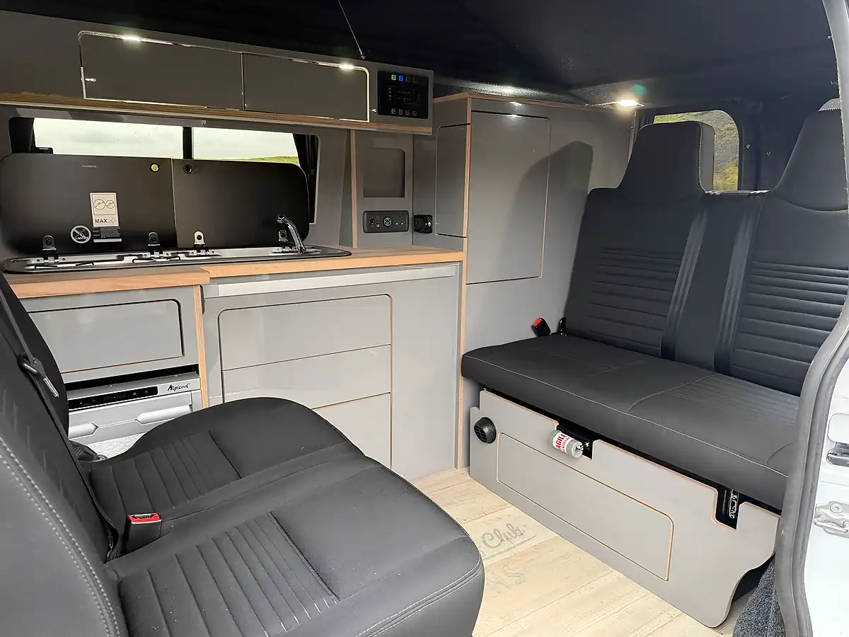 Used 2018 Ford Transit Custom Limited White - Interior and Exterior details 4