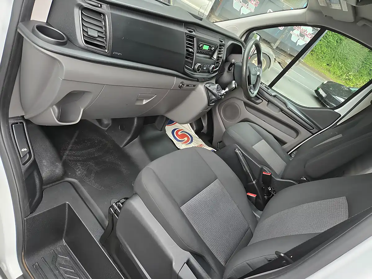 Used 2018 Ford Transit Custom Low Roof Van White - Interior and Exterior details 5
