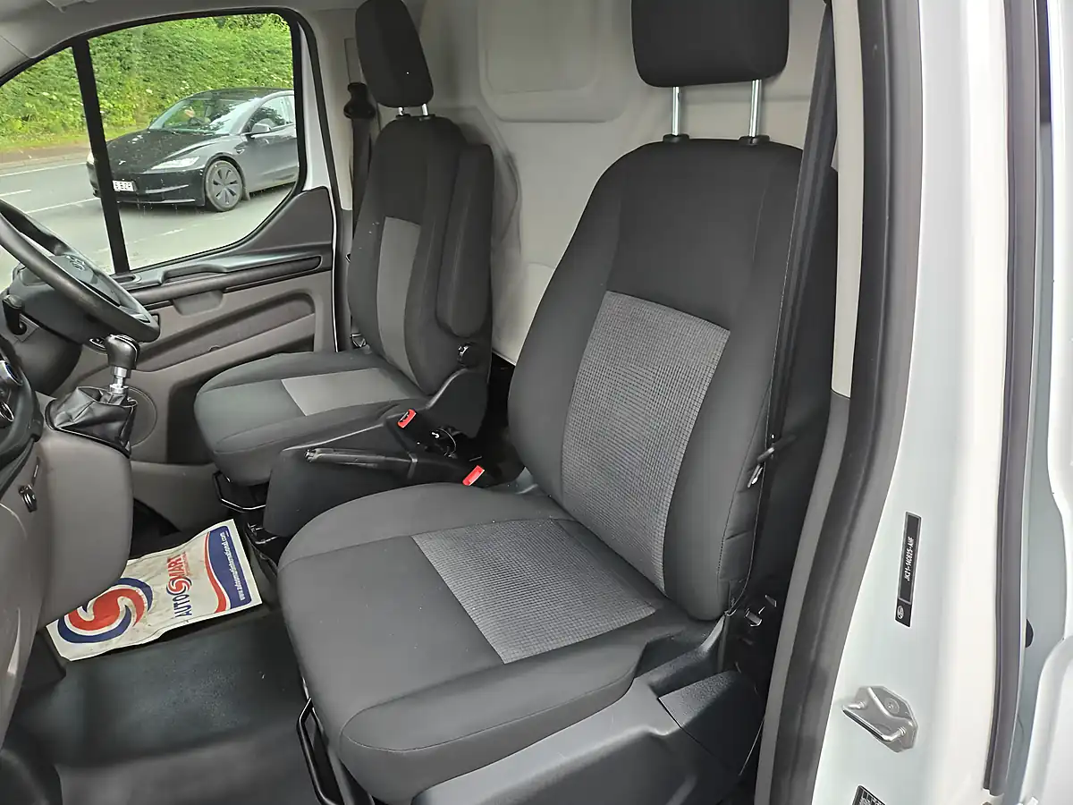 Used 2018 Ford Transit Custom Low Roof Van White - Interior and Exterior details 6
