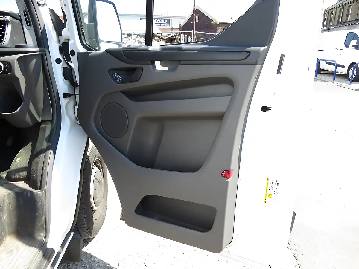 Used 2018 Ford Transit Custom Panel Van L1 H1 White - Interior and Exterior details 12