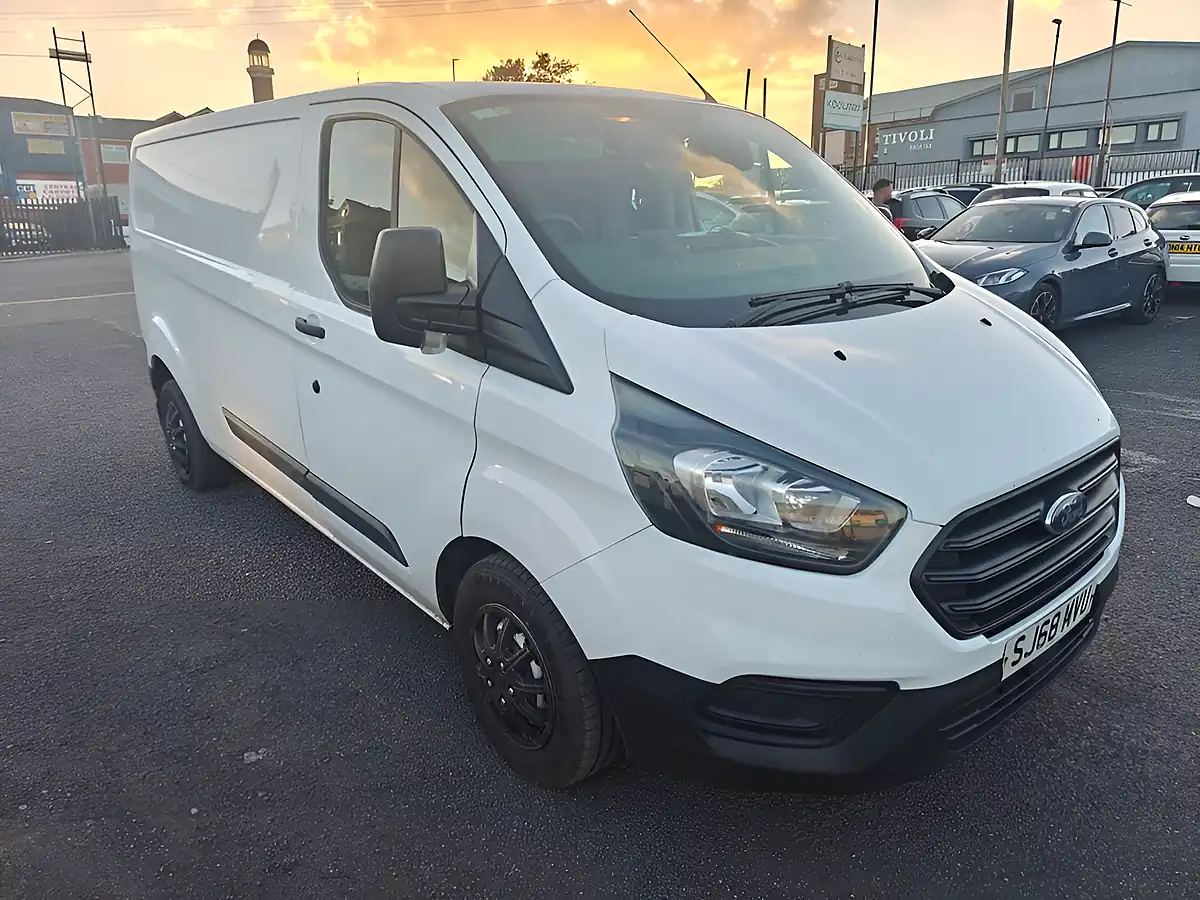 Used 2018 Ford Transit Custom Panel Van White - Front View