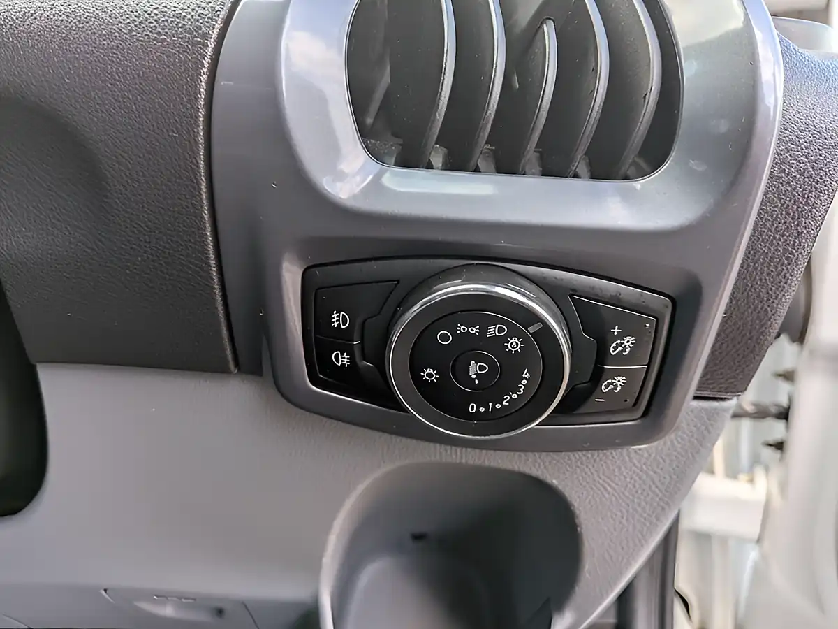 Used 2018 Ford Transit Custom Sport L1 H1 White - Interior and Exterior details 17