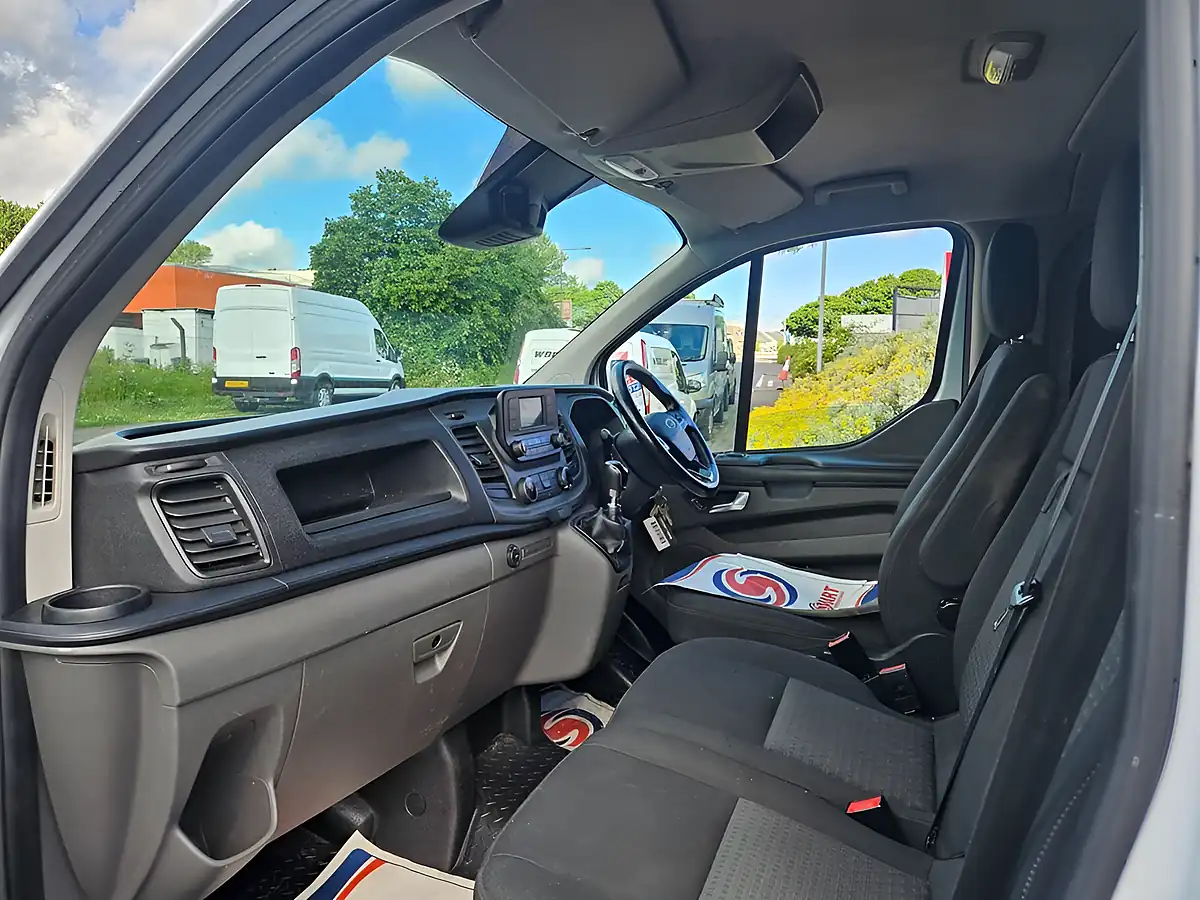 Used 2018 Ford Transit Custom Trend Crew White - Interior and Exterior details 11