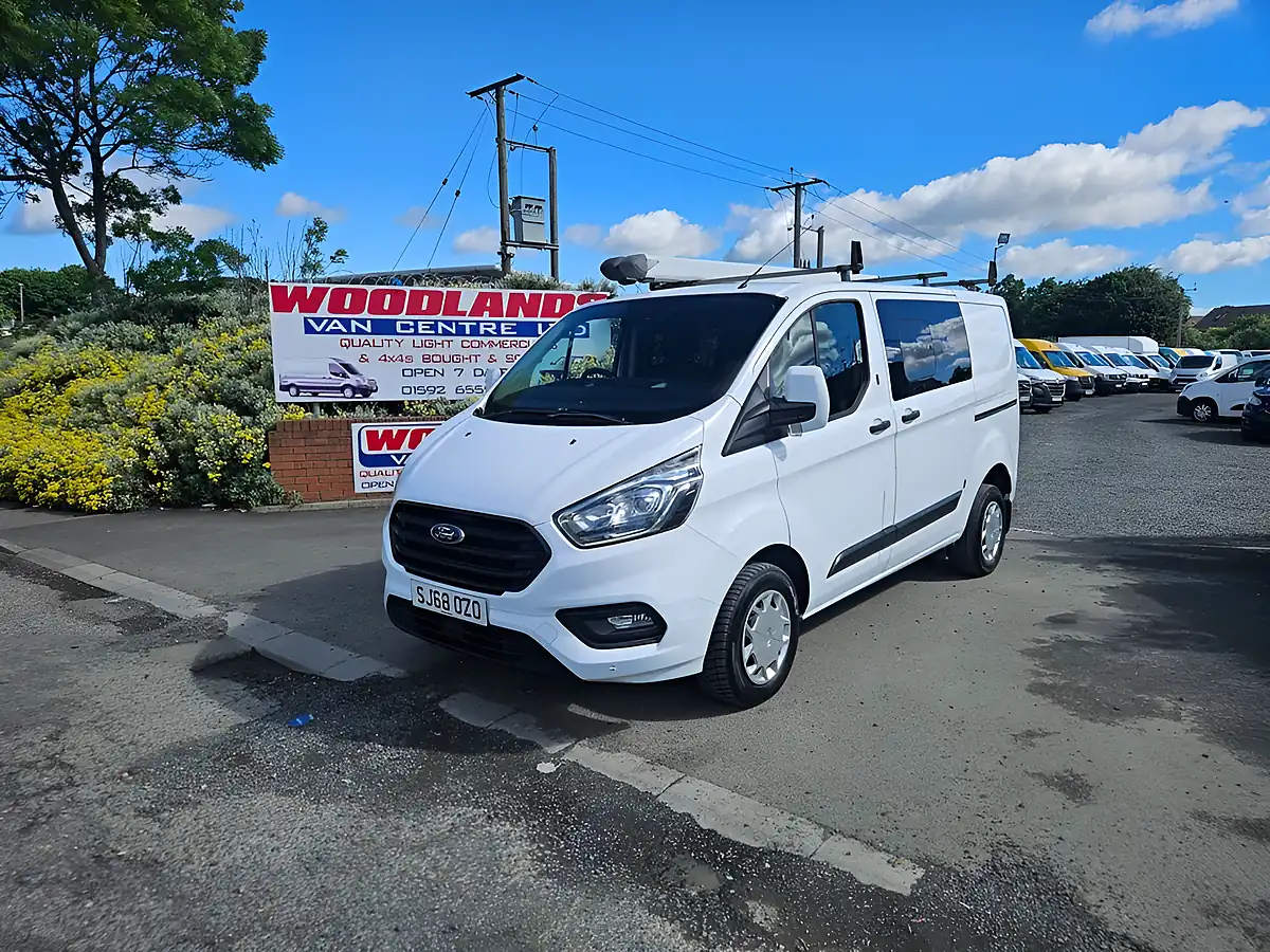 Used 2018 Ford Transit Custom Trend Crew White - Interior and Exterior details 4