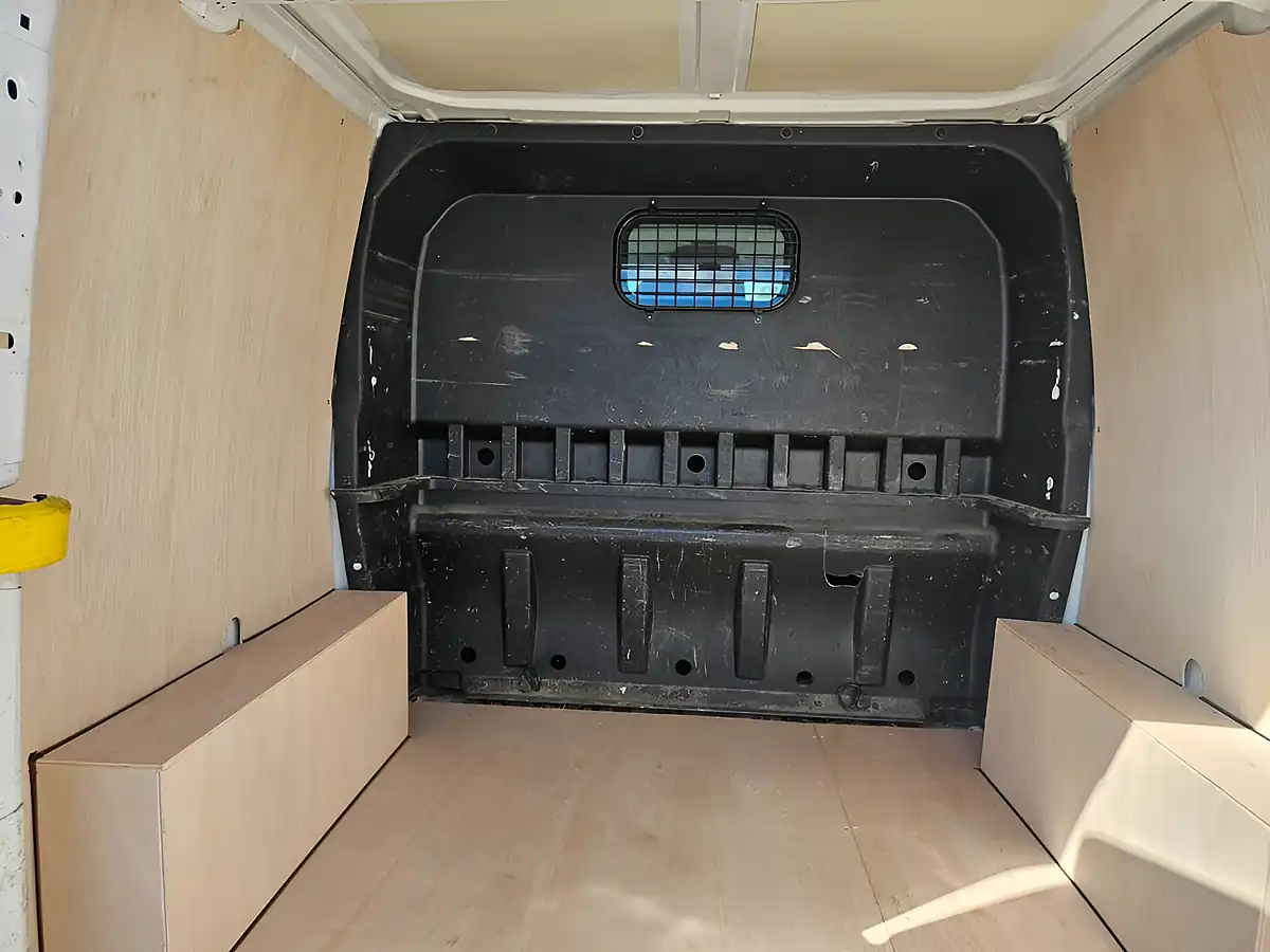 Used 2018 Ford Transit Custom Trend Crew White - Interior and Exterior details 9