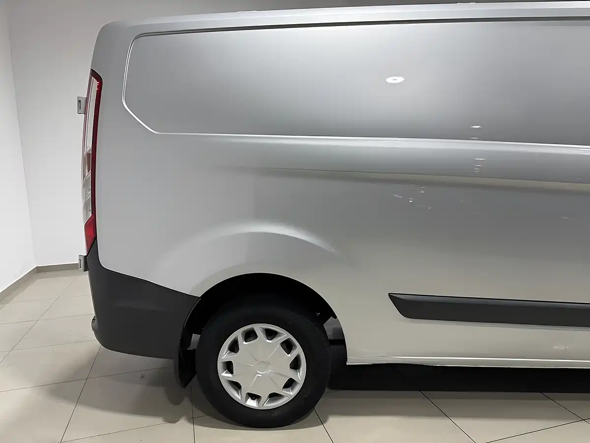 Used 2018 Ford Transit Custom Trend Silver - Interior and Exterior details 10