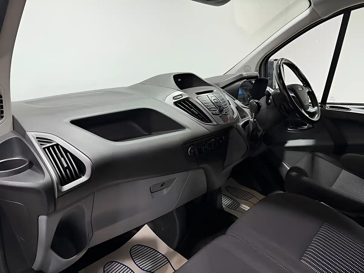 Used 2018 Ford Transit Custom Trend Silver - Interior and Exterior details 12