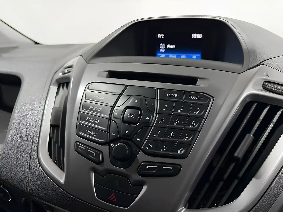 Used 2018 Ford Transit Custom Trend Silver - Interior and Exterior details 17