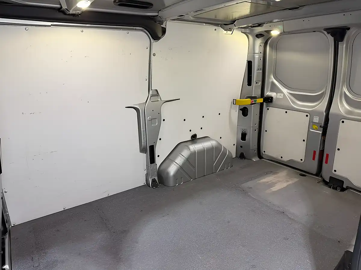 Used 2018 Ford Transit Custom Trend Silver - Interior and Exterior details 18