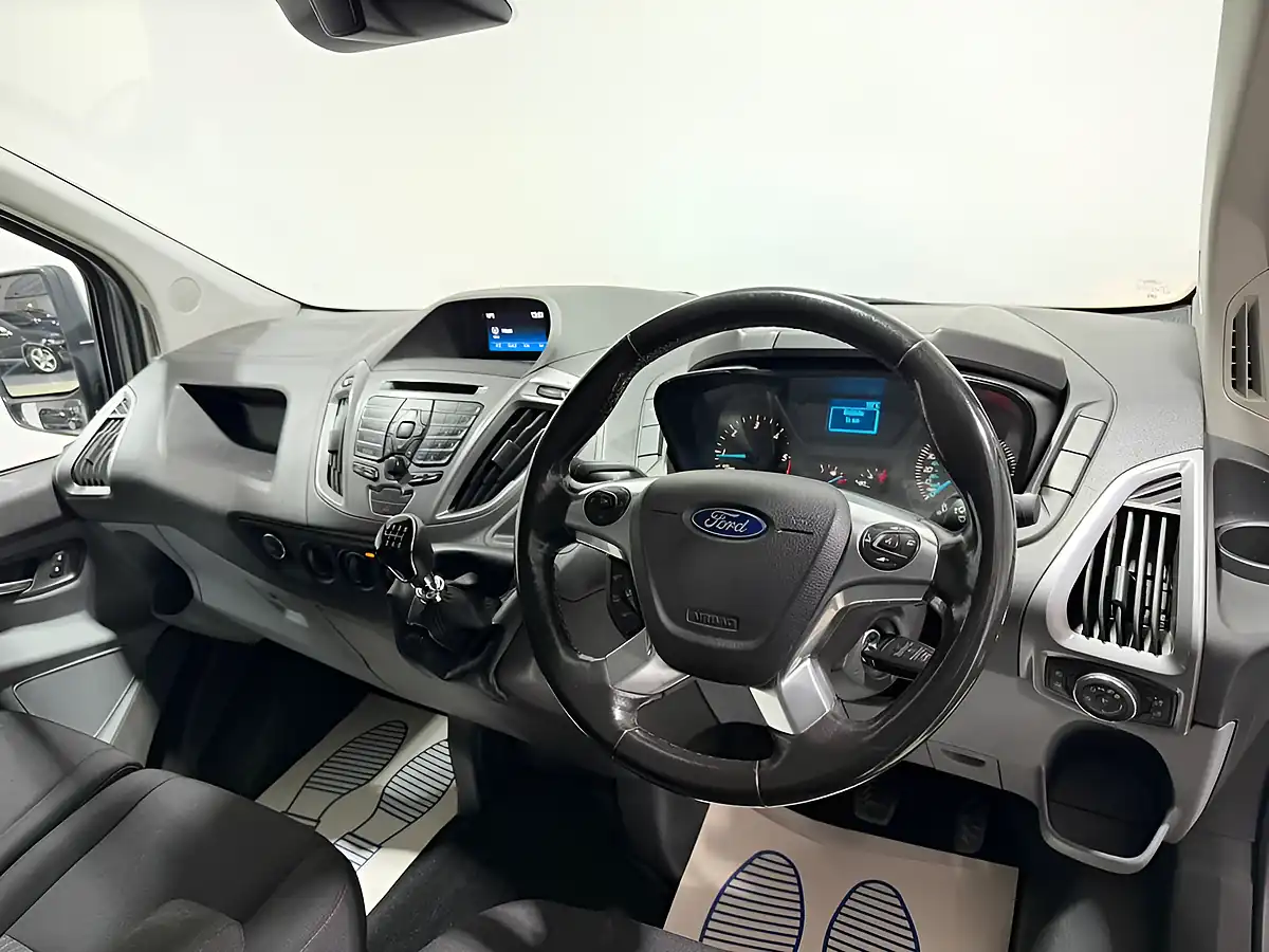 Used 2018 Ford Transit Custom Trend Silver - Interior and Exterior details 4