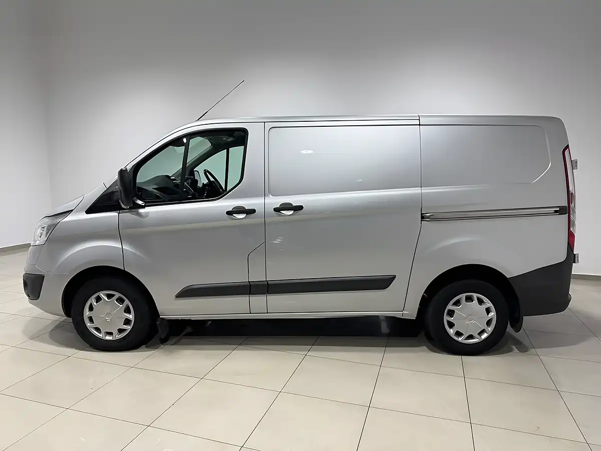 Used 2018 Ford Transit Custom Trend Silver - Interior and Exterior details 6
