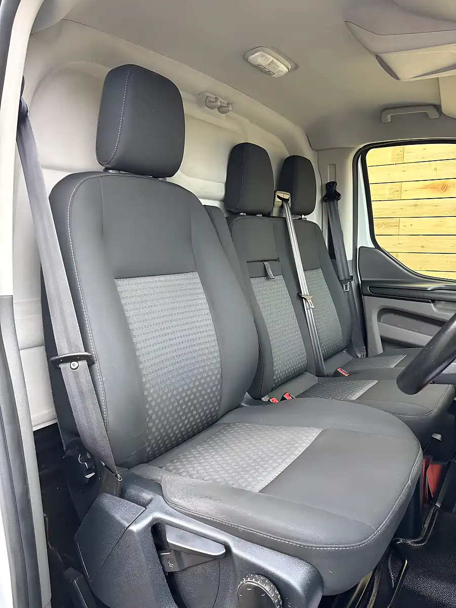 Used 2018 Ford Transit Custom Trend White - Interior and Exterior details 10