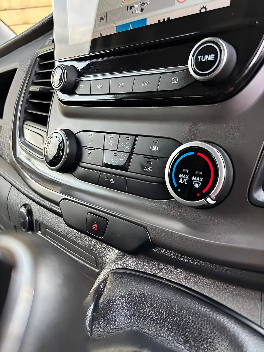 Used 2018 Ford Transit Custom Trend White - Interior and Exterior details 17