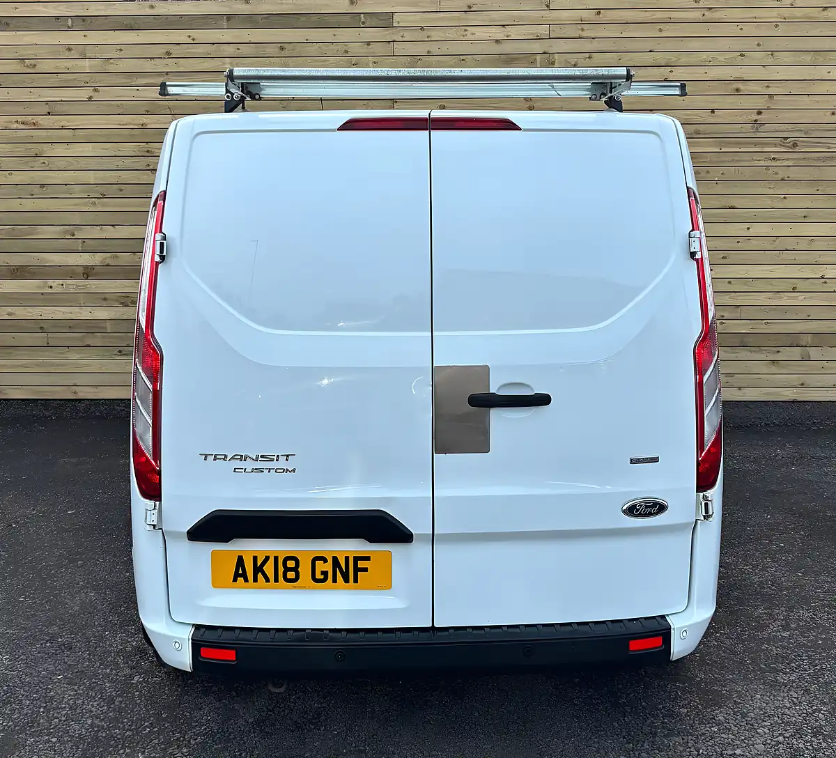 Used 2018 Ford Transit Custom Trend White - Interior and Exterior details 4