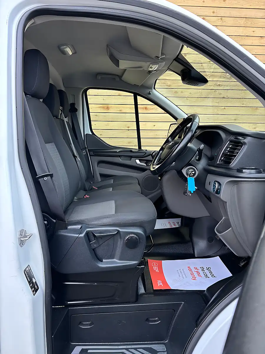 Used 2018 Ford Transit Custom Trend White - Interior and Exterior details 9