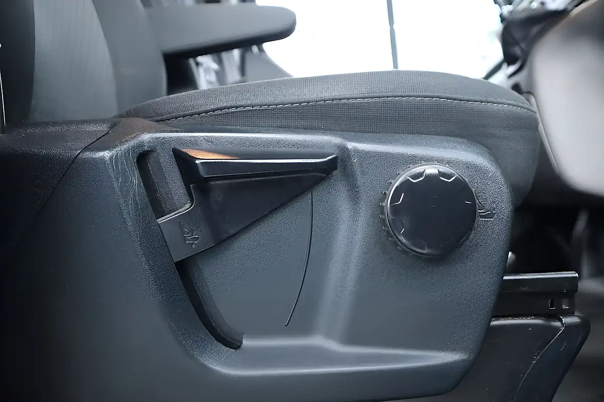 Used 2018 Ford Transit Custom Trend White - Interior and Exterior details 16