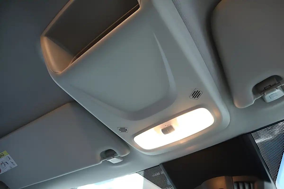 Used 2018 Ford Transit Custom Trend White - Interior and Exterior details 19