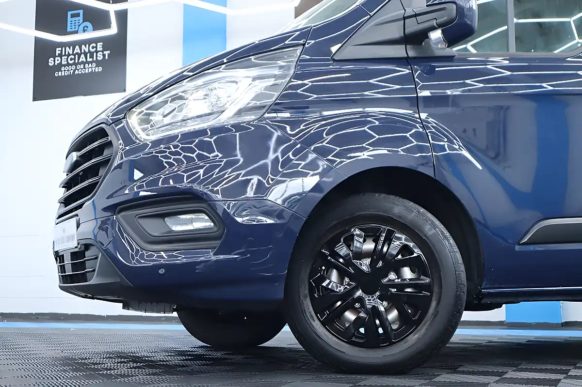 Used 2018 Ford Transit Custom Trend White - Interior and Exterior details 7