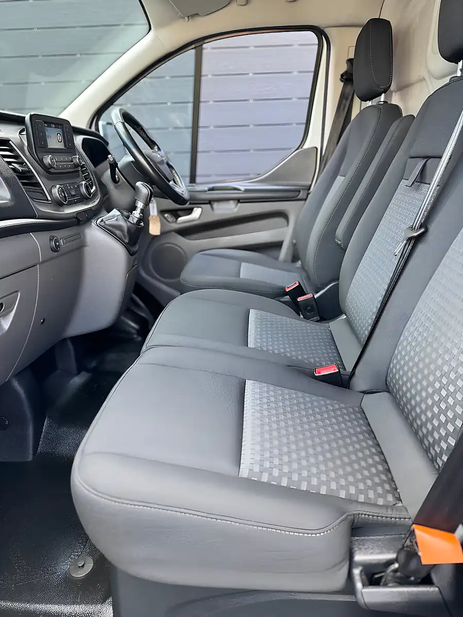 Used 2018 Ford Transit Custom Trend White - Interior and Exterior details 11