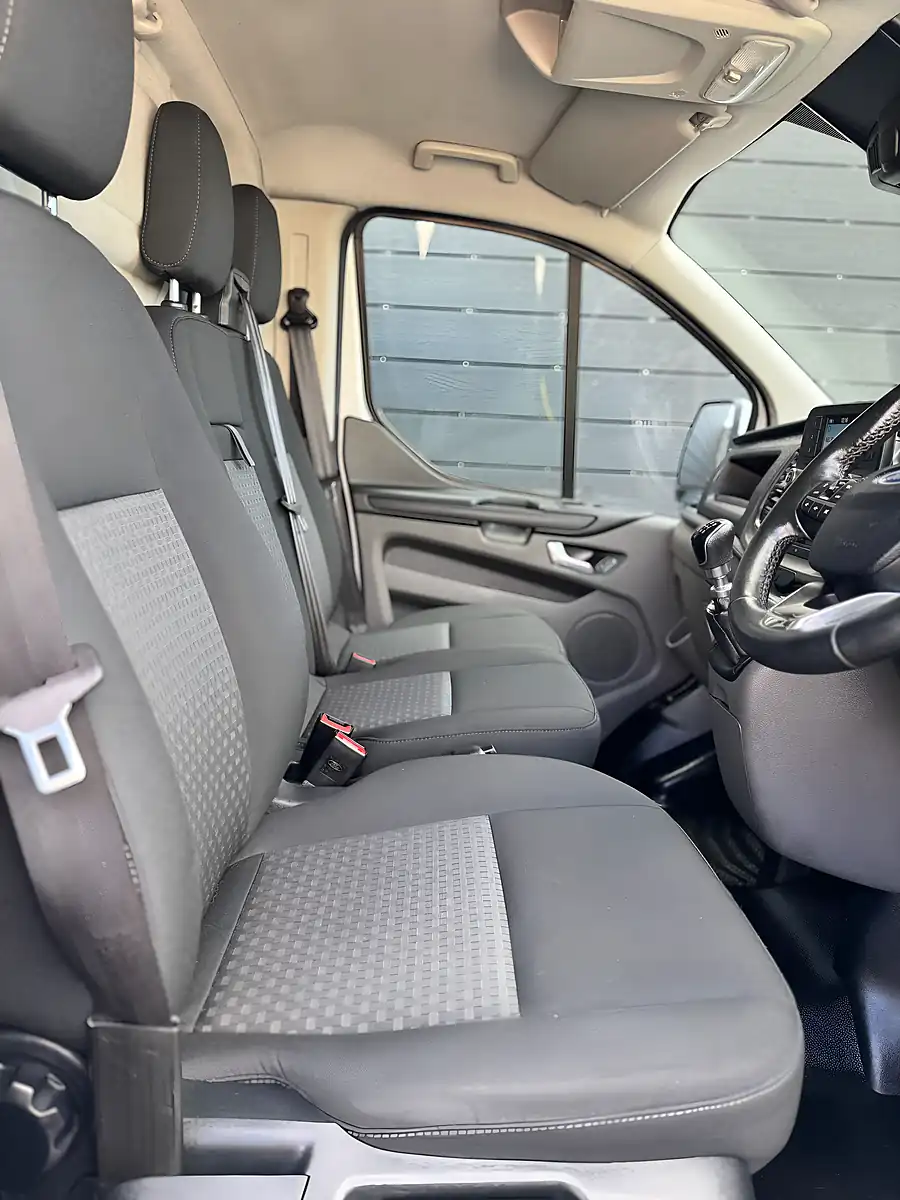 Used 2018 Ford Transit Custom Trend White - Interior and Exterior details 12