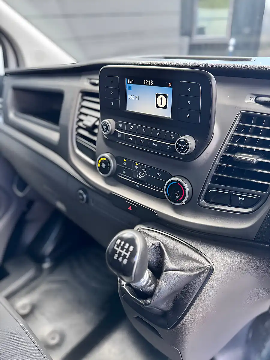 Used 2018 Ford Transit Custom Trend White - Interior and Exterior details 14