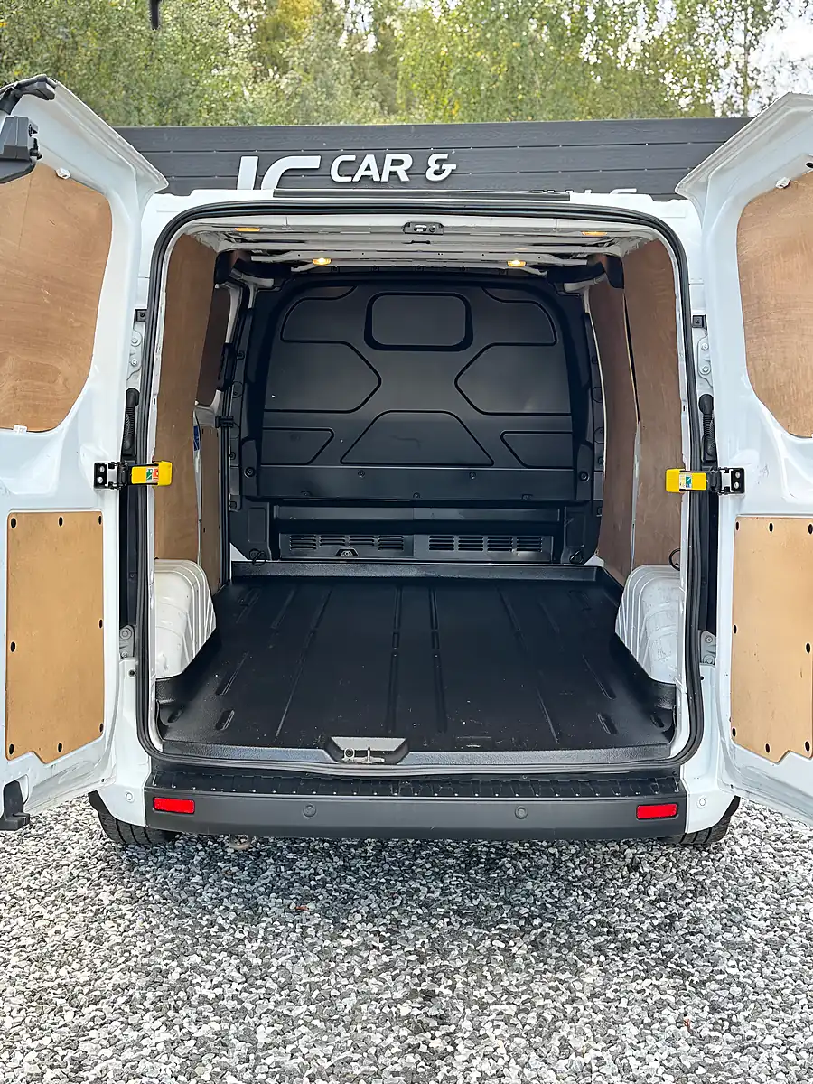 Used 2018 Ford Transit Custom Trend White - Interior and Exterior details 16