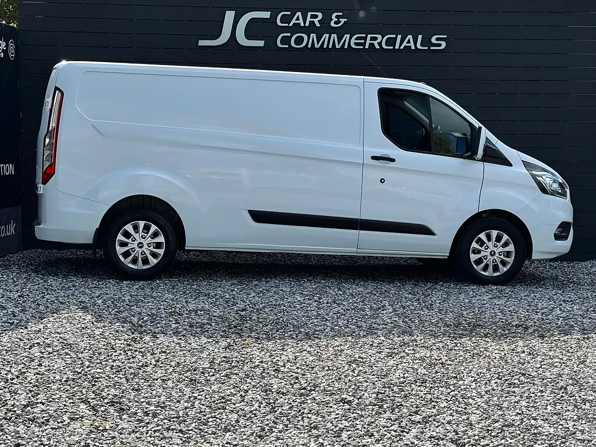 Used 2018 Ford Transit Custom Trend White - Interior and Exterior details 2
