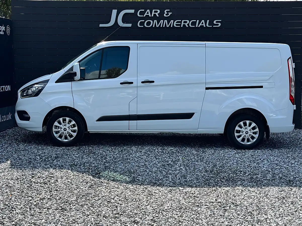 Used 2018 Ford Transit Custom Trend White - Interior and Exterior details 6